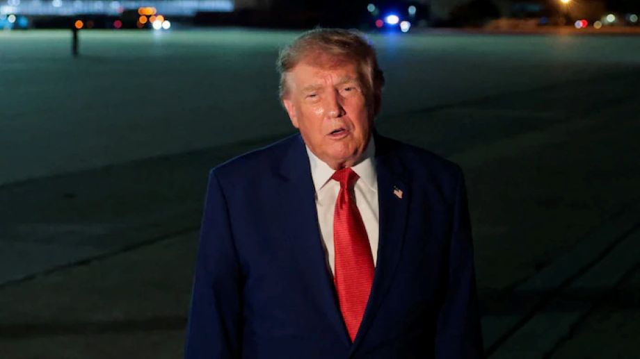 Trump Demands Compensation From Iran as Strait of Hormuz Dispute Deepens