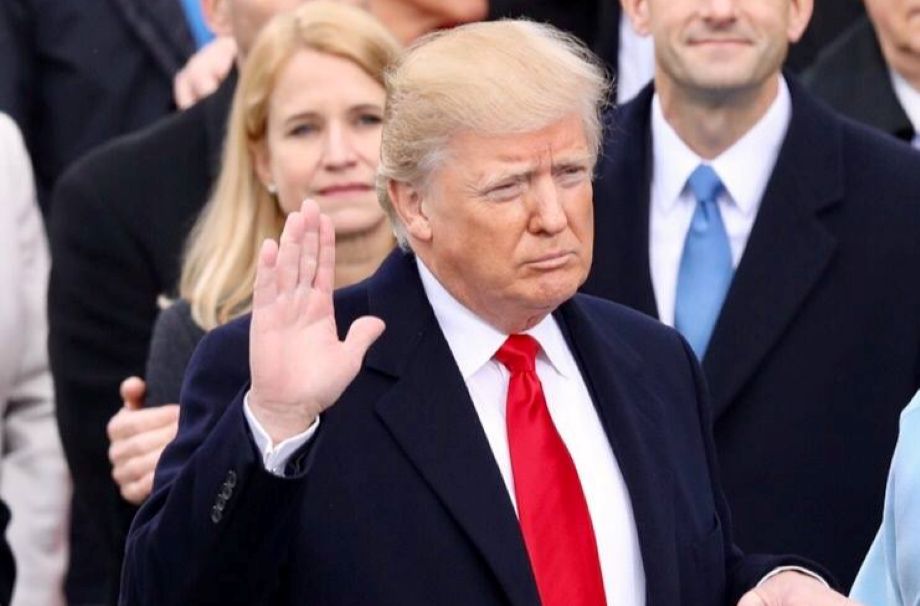 Trump Demands Compensation From Iran as Strait of Hormuz Dispute Deepens