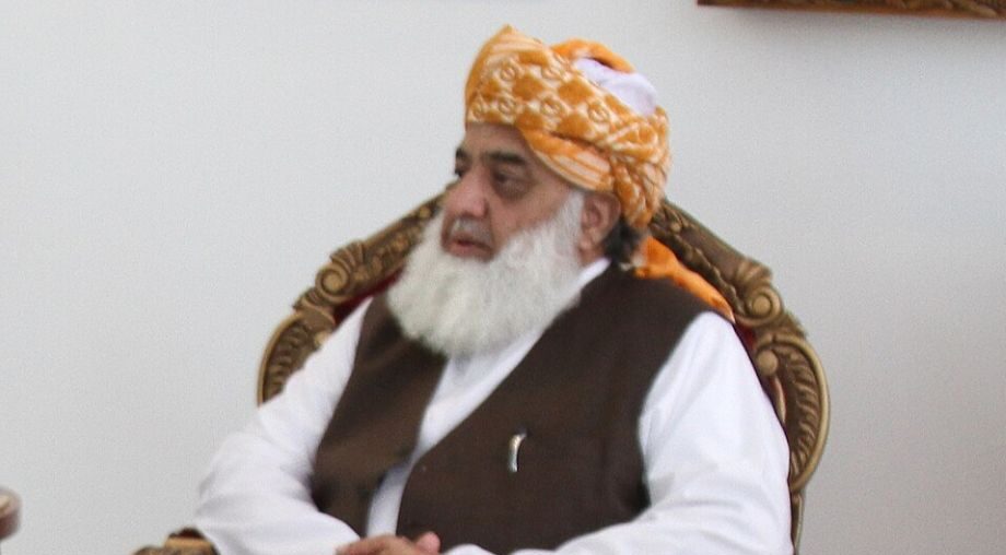 Maulana Fazlur Rehman Invokes 1971 Defeat to Take Aim at Asim Munir, Warns of Pakistan’s Future