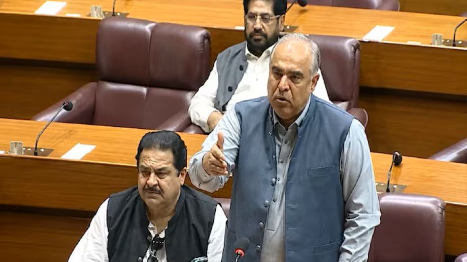 Pakistani MP Alleges UAE Hotel Denied Accommodation to Travellers After Flight Cancellation
