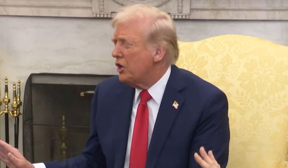 Trump Hails Arrest of Five Suspects Near UK Airbase, Says They Planned ‘Big Damage’