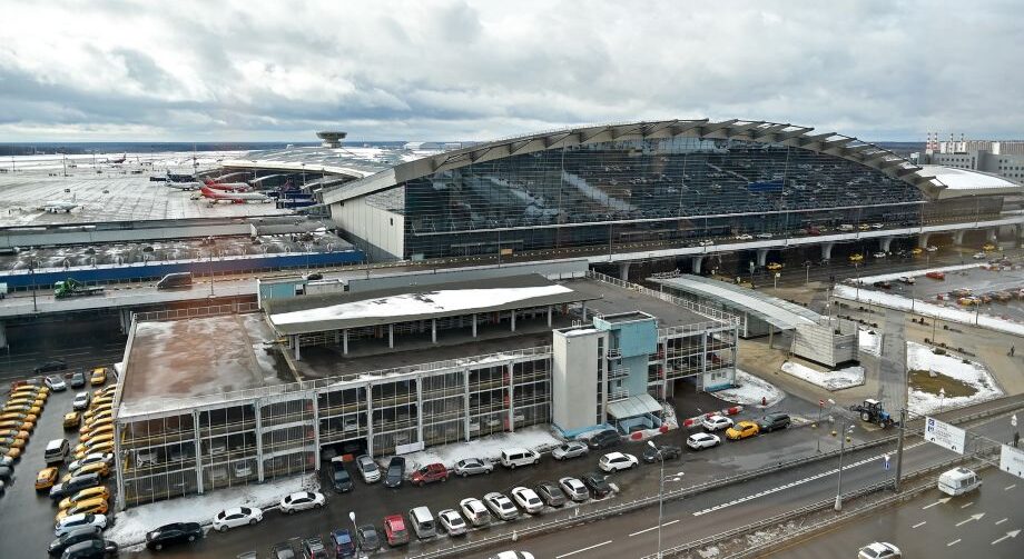 Moscow Airports Disrupted After Major Drone Attack as Over 400 Flights Delayed